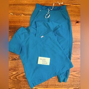 FIGS Caribbean Blue Scrub Set